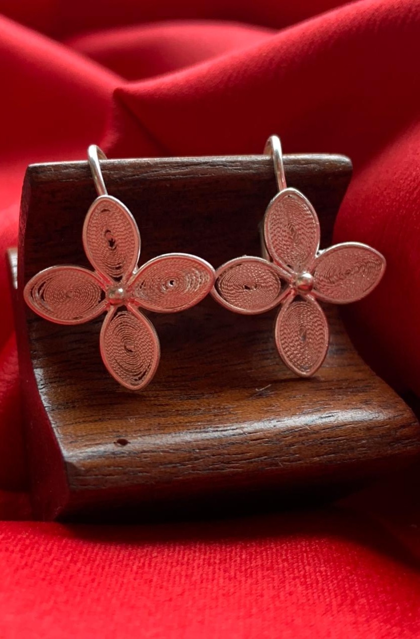 Brinco Flor de Quatro Pétalas